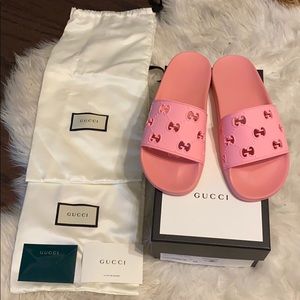 AUTHENTIC Gucci Women's Rubber GG Slide Sandal